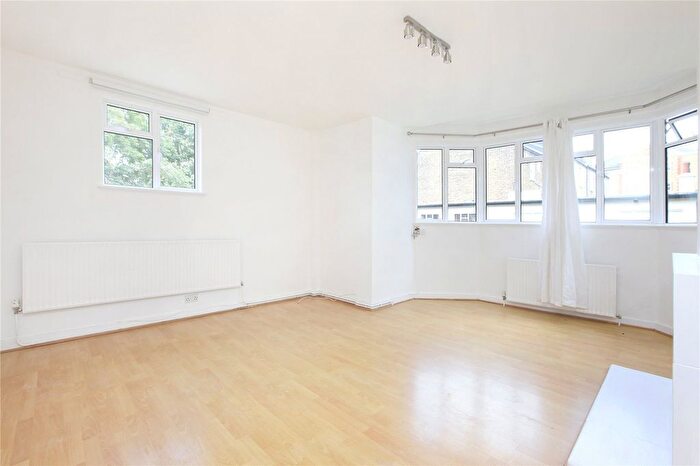 2 Bedroom Flat To Rent In Thurleigh Court, Clapham South, SW12