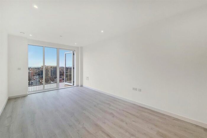 2 Bedroom Flat To Rent In Silverhall House, Hounslow, TW3