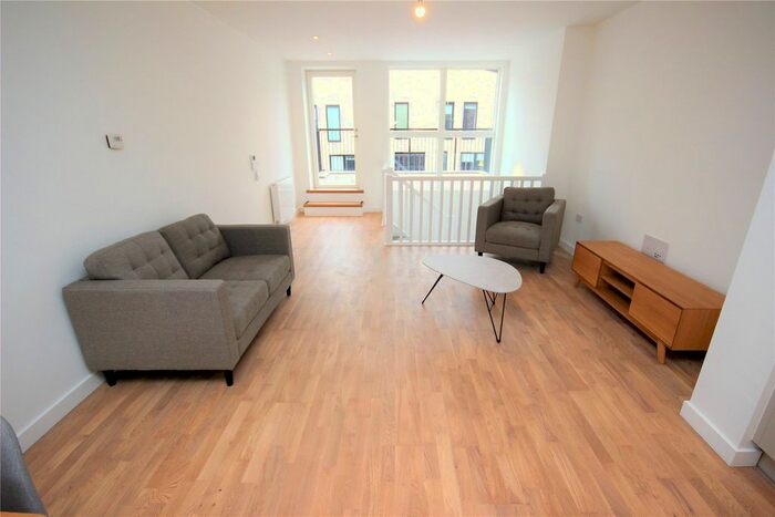 3 Bedroom Town House To Rent In Lockgate Mews, Manchester, M4