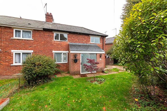 3 Bedroom Semi-Detached House For Sale In Wykham Place, Banbury, OX16