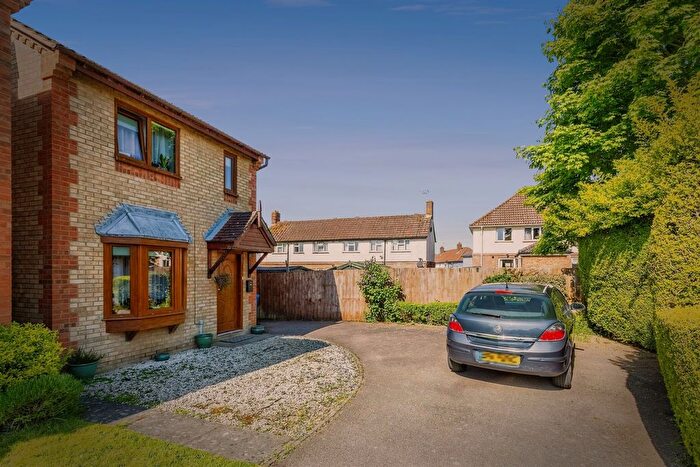 3 Bedroom Detached House For Sale In Sycamore Close, Kettering, NN16