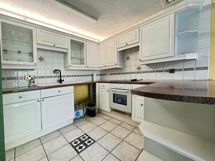 4 Bedroom House To Rent In Lingwood Close, Bassett, Southampton, SO16
