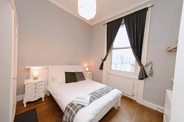 1 Bedroom Flat To Rent In Earls Court Road, London, SW5