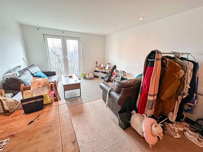 1 Bedroom Flat To Rent In Elmira Way, Salford, M5