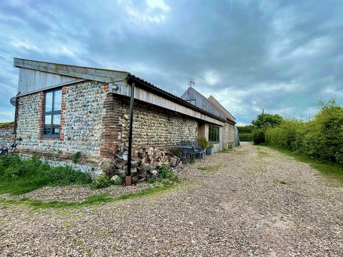 4 Bedroom Barn Conversion To Rent In Sidestrand, NR27