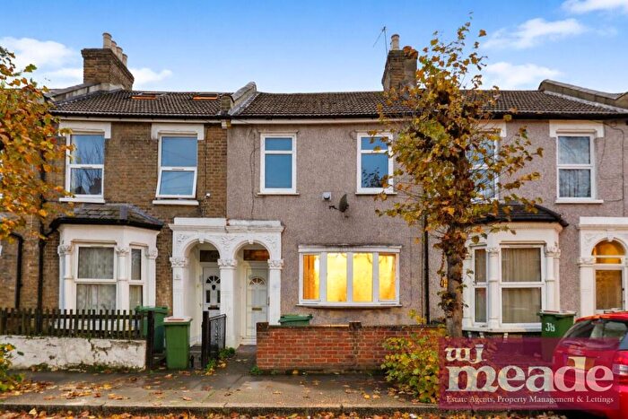 1 Bedroom Flat To Rent In Mathews Park Avenue, Stratford, E15