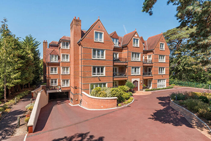 3 Bedroom Flat For Sale In Cavendish Road, Weybridge, KT13