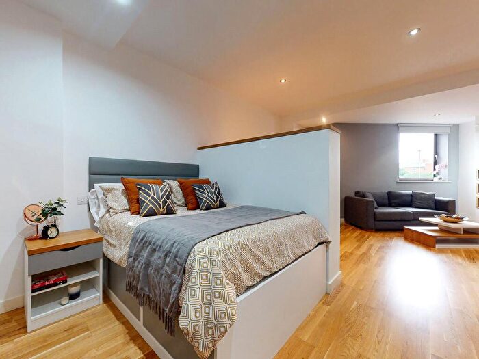 Apartment To Rent In Apt, Q Two Residence #, LS1