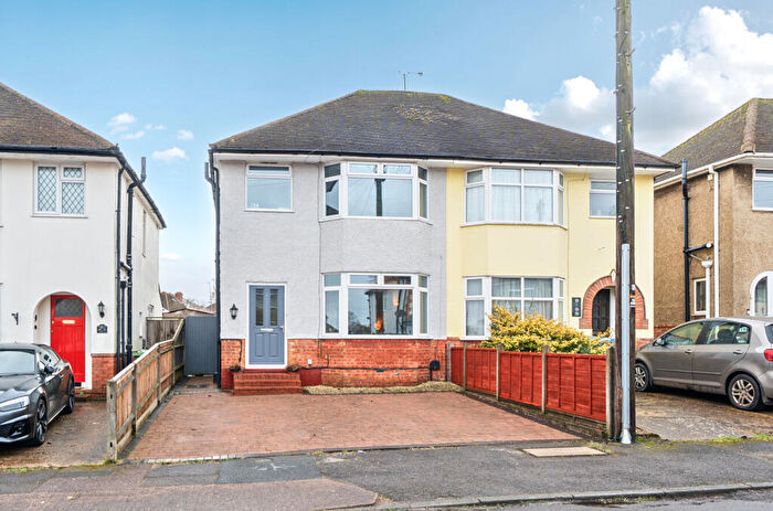 3 Bedroom Semi Detached House For Sale In Elston Place, Aldershot, Hampshire, GU12