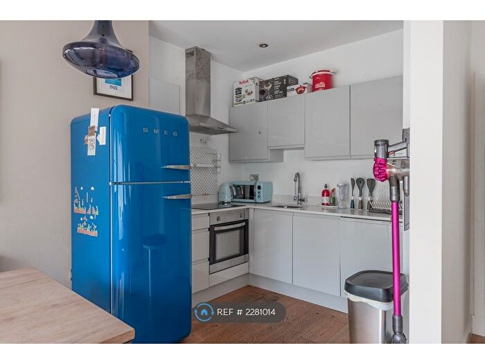 2 Bedroom Flat To Rent In Rondu Road, London, NW2