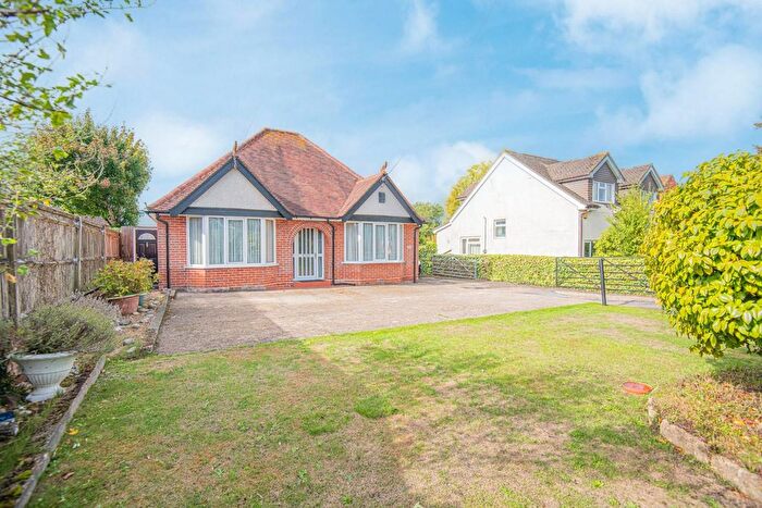 4 Bedroom Detached Bungalow For Sale In Botley Road, North Baddesley, Southampton, SO52