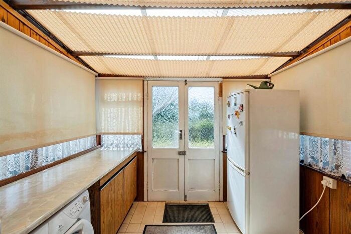 2 Bedroom Detached Bungalow For Sale In Kirton Lane, Thorne, Doncaster, DN8