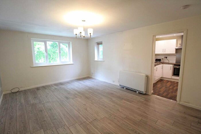 2 Bedroom Flat To Rent In Bury New Road, Prestwich, M25