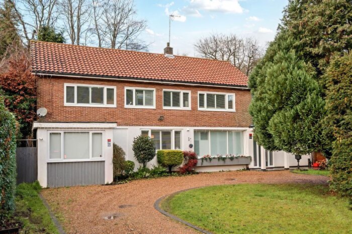 4 Bedroom Detached House For Sale In Harestone Valley Road, Caterham, CR3