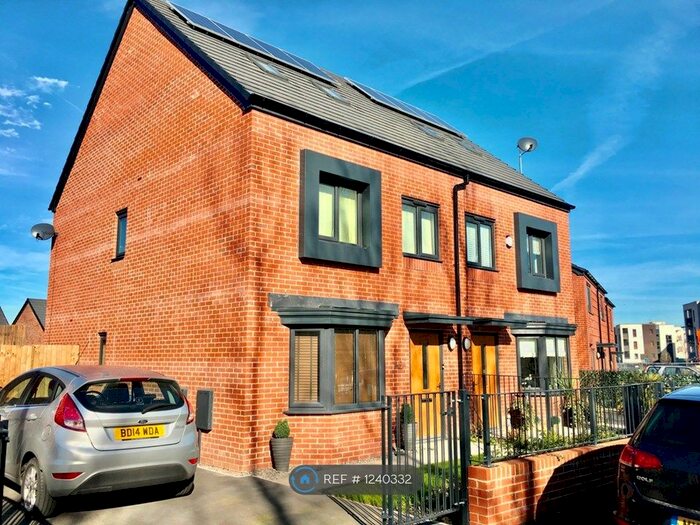 4 Bedroom Semi-Detached House To Rent In Lawnswood Road, Manchester M12