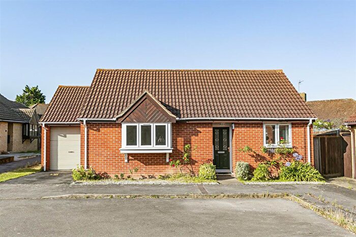 2 Bedroom Detached Bungalow To Rent In Cumberland Close, Barkingside, Ilford, Essex, IG6