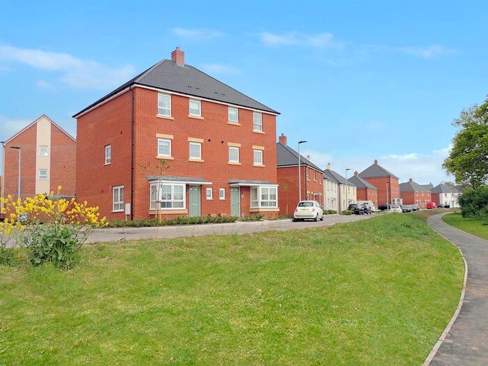 4 Bedroom Semi-Detached House To Rent In Forgetmenot Way, Lyde Green, Bristol BS16