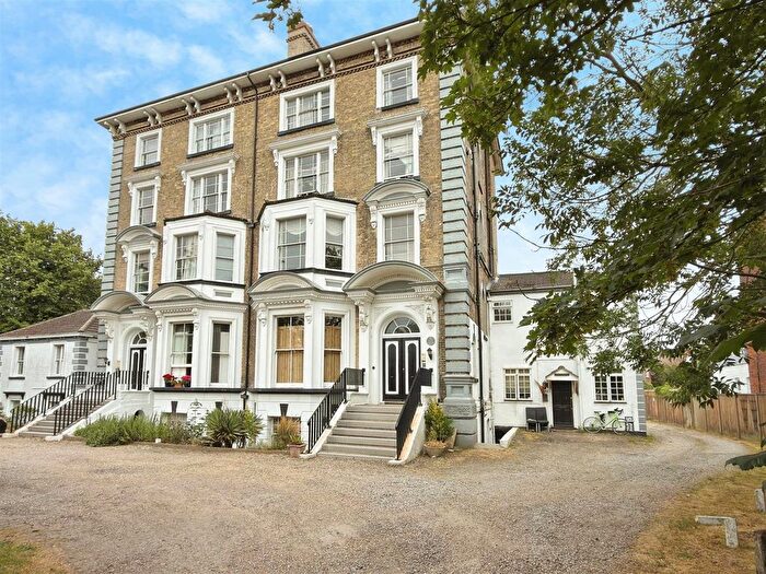 1 Bedroom Flat For Sale In North Parade, Lowestoft, Suffolk, NR32