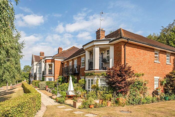 2 Bedroom Apartment For Sale In Holly Lane East, Banstead, SM7