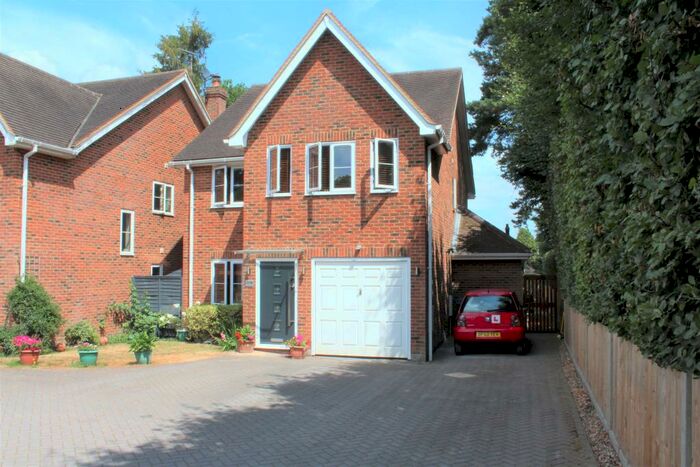4 Bedroom Detached House To Rent In Reading Road South, Fleet, GU52