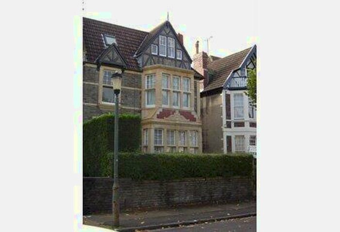 2 Bedroom Flat To Rent In Henleaze Gardens &#; Top Floor Flat, BS9