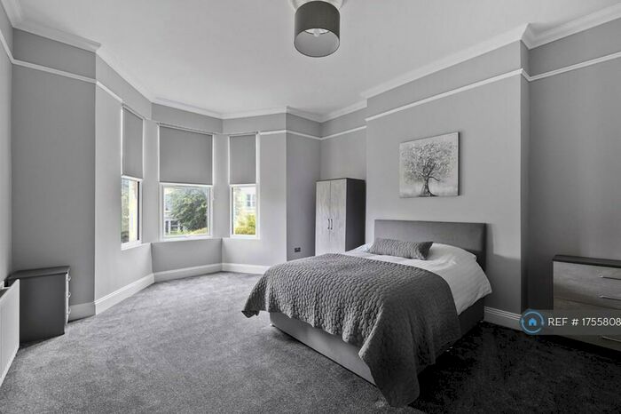 2 Bedroom Flat To Rent In Connaught Avenue, Plymouth, PL4