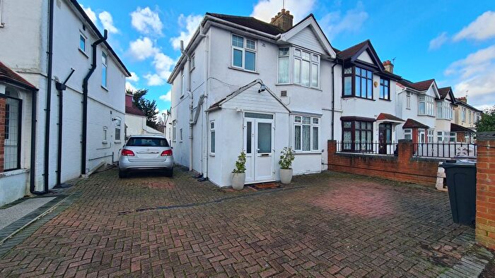 4 Bedroom Semi-Detached House To Rent In Heston Road, Hounslow, TW5