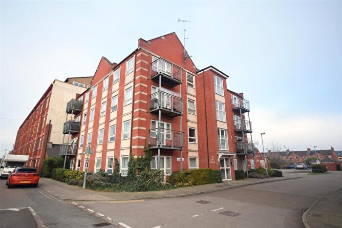 2 Bedroom Flat For Sale In Stimpson Avenue, Northampton, NN1