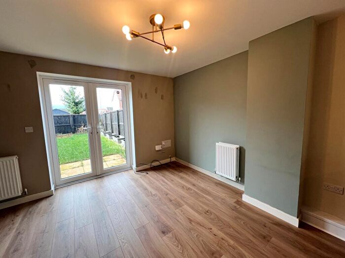 3 Bedroom End Of Terrace House For Sale In Flying Bedstead Way, Hucknall, Nottingham, NG15