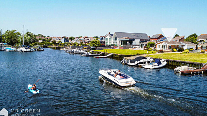 3 Bedroom Detached House For Sale In Directly On The River, Christchurch, BH23