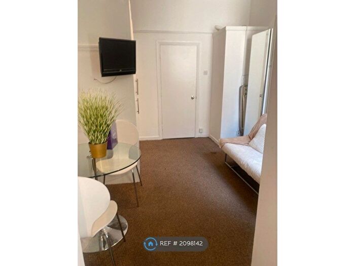 Studio To Rent In Deptford Broadway, London, SE8