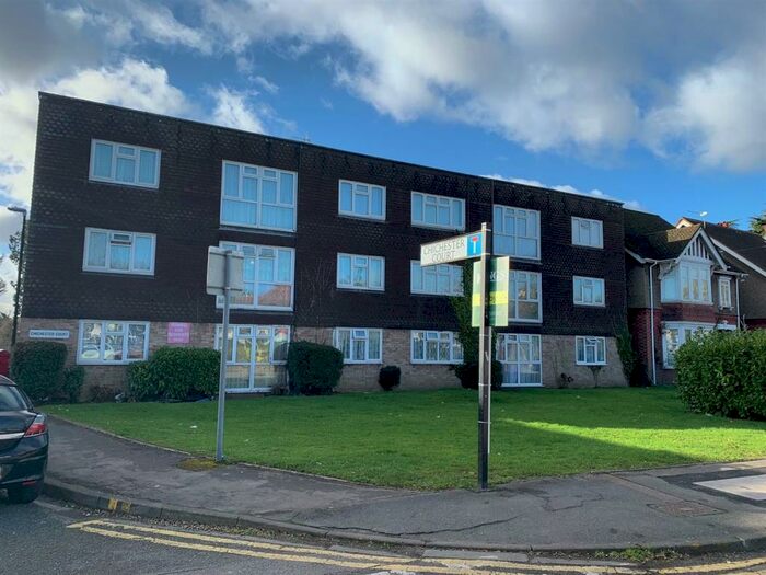 1 Bedroom Flat To Rent In Chichester Court, Slough, Berkshire, SL1