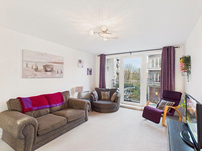 2 Bedroom Flat For Sale In Worsdell Drive, Gateshead, NE8