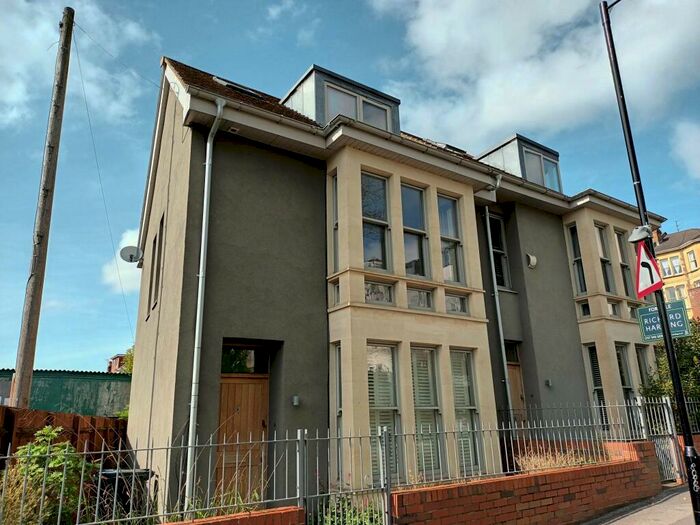 3 Bedroom Town House To Rent In Kersteman Road, Redland, Bristol, BS6