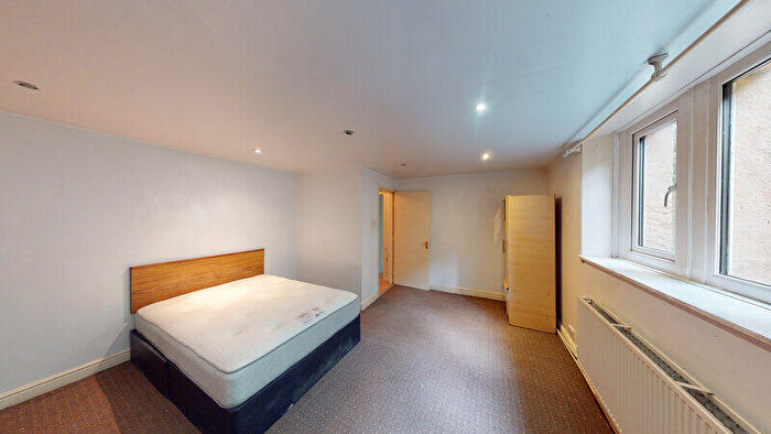 1 Bedroom Flat To Rent In Springbank House, Headingley Lane, Headingley, Leeds, LS6