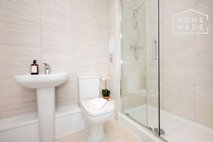 1 Bedroom Flat To Rent In River View, TW18