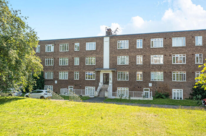 3 Bedroom Apartment For Sale In St. Peters Road, Croydon, CR0