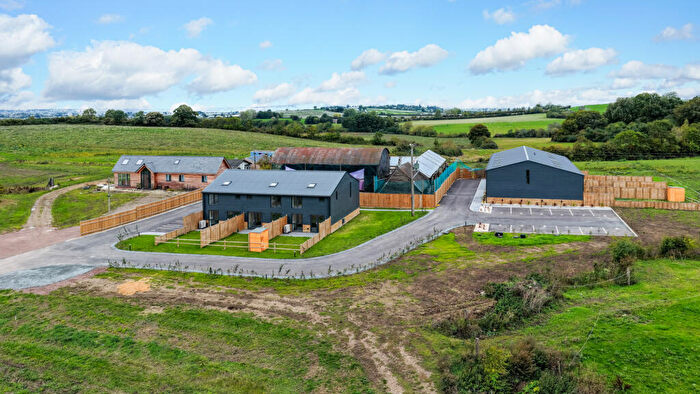 3 Bedroom Barn Conversion For Sale In Aylesbury Road, Rowsham, Aylesbury, HP22