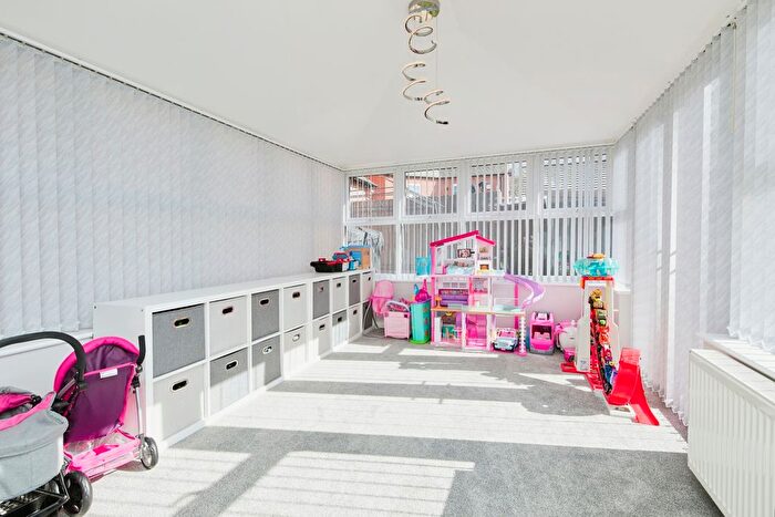 4 Bedroom Detached House For Sale In Aberdeen Close, Swadlincote, DE11