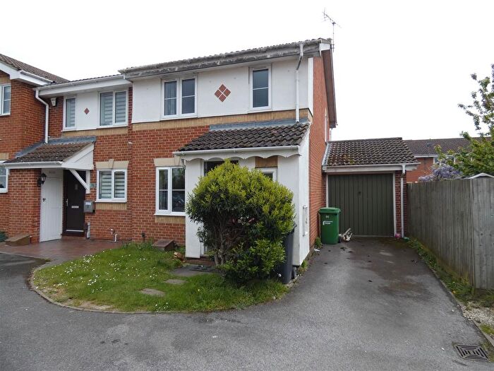 3 Bedroom End Of Terrace House To Rent In Hunters Way, Cippenham, SL1