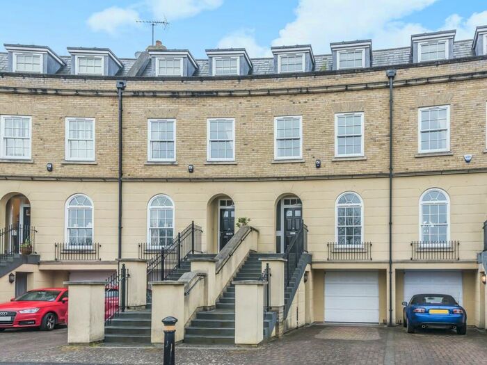 4 Bedroom Terraced House To Rent In Cadugan Place, Reading, RG1