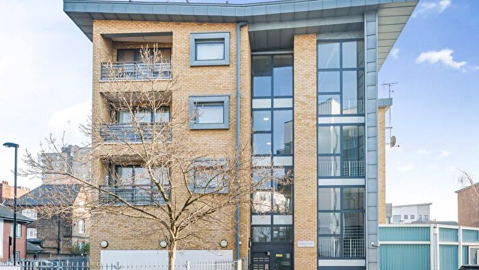 2 Bedroom Flat To Rent In Goldsworthy Gardens, London, SE16