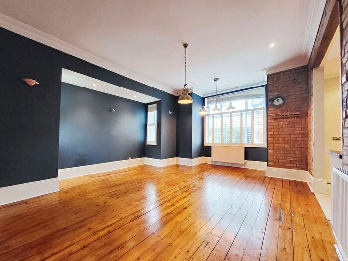 2 Bedroom Flat To Rent In Clyde Road, West Didsbury, Manchester, M20