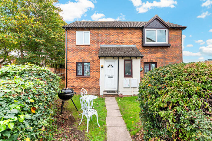 2 Bedroom Maisonette For Sale In Connaught Gardens, Morden, SM4