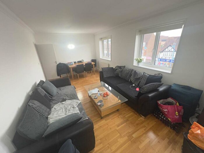 2 Bedroom Flat To Rent In Darkes Lane, Potters Bar, EN6