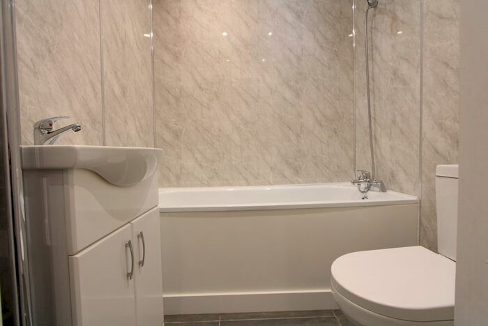 4 Bedroom Flat To Rent In Hawkhurst Way, New Malden, KT3