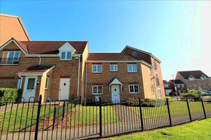 3 Bedroom Semi-Detached House To Rent In College Way, NG8