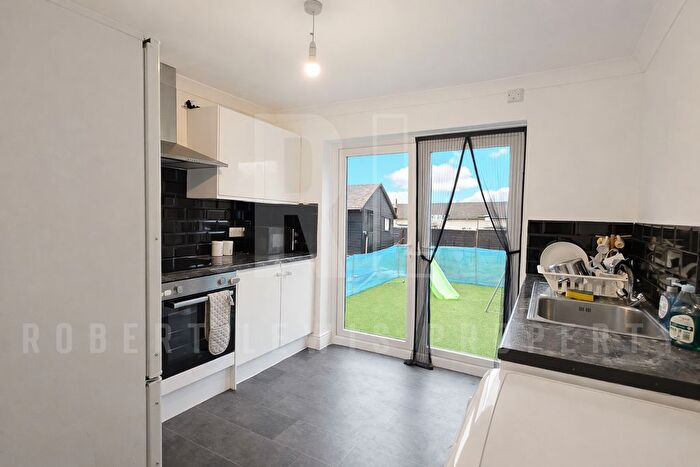 3 Bedroom Semi Detached House To Rent In Ground Lane, Hatfield, AL10