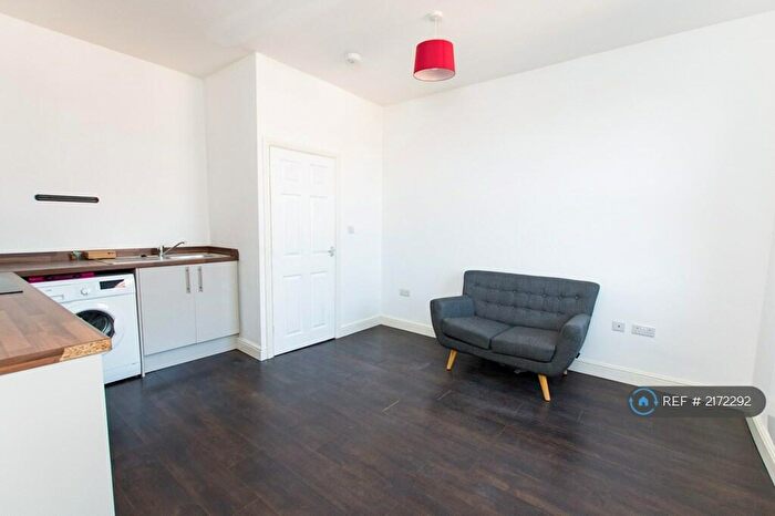 1 Bedroom Flat To Rent In Dovercastle, Nottingham, NG7