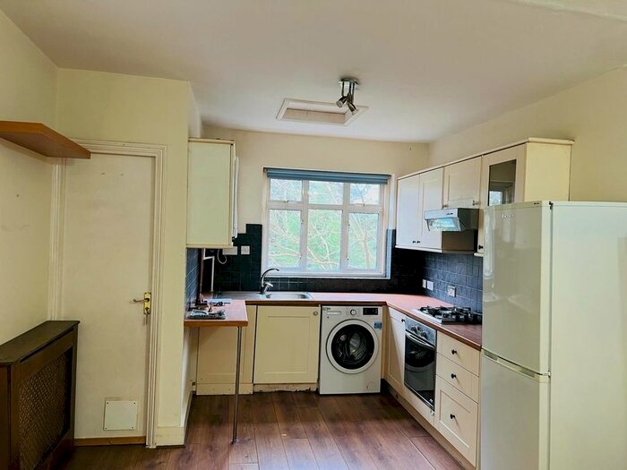 3 Bedroom Maisonette To Rent In Rosslyn Crescent, Harrow, HA1